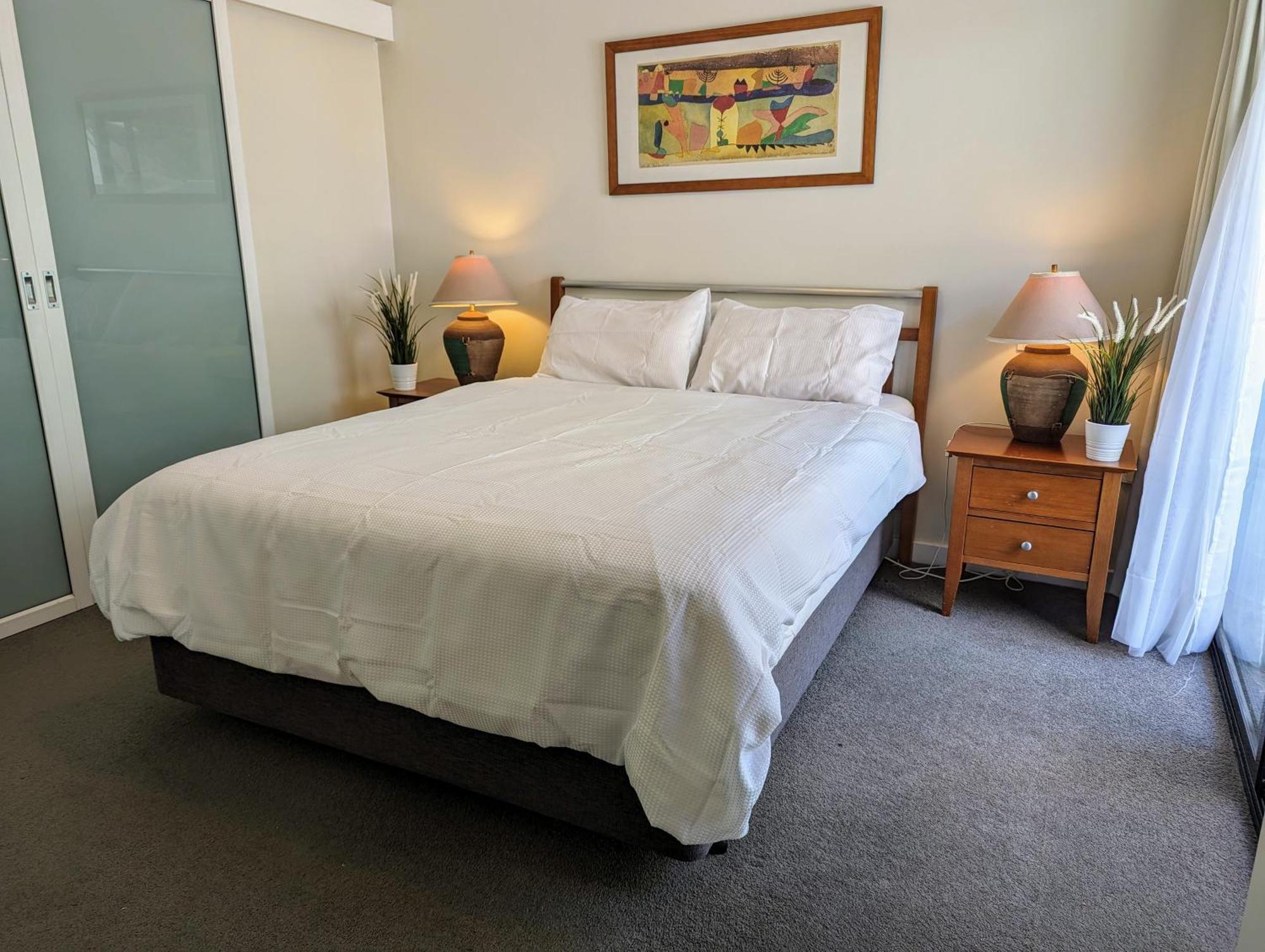 Lovely City Apartment With Private Courtyard, Pool, Free Parking, Gym بيرث المظهر الخارجي الصورة